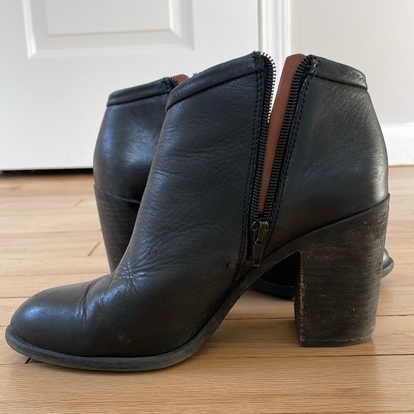 Lucky Brand leather booties - Picture 2 of 6